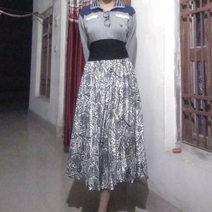 A Stylish Black and White Printed Crep Skirt