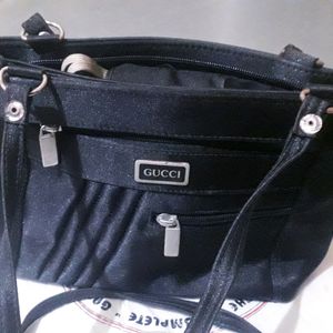 New Slingbag In Black