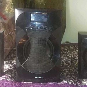 Philips Speaker With 2 Supporters