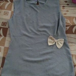 GREY TOP WITH BOW OVER WAIST