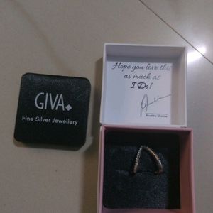 Giva Vanki Ring