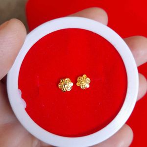 Beautiful New Flower Desine Studs