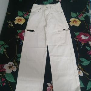 Cut-Off White Jean