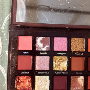 Huda Beauty Naughty Nude Eyeshadow Palette