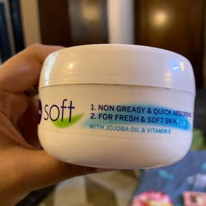 Nivea Ligjt Moisturising Cream