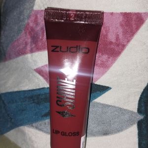 LIP ₹100 GLOSS STAY HOURS