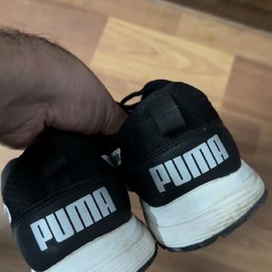 Black PUMA Original Sneakers Like New