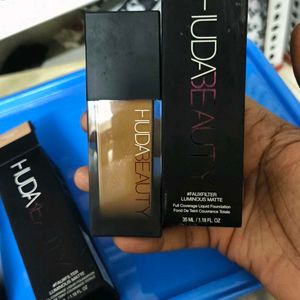 Huda Beauty Foundation - Butter Pecan