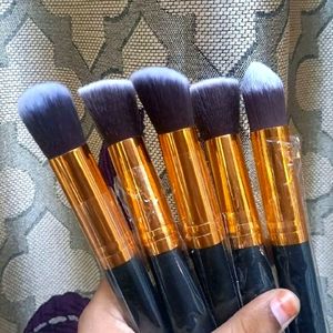 New WITH TAG BRUSH Set