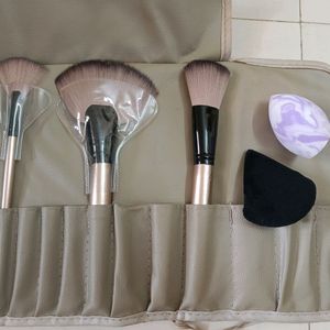 Pack Of 12 Makeup Brushes & 2 Beauty Blender.