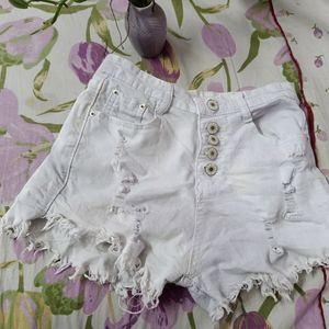 Highwaist Ripped Shorts