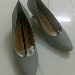 Marc Loire Grey Kitten Pumps