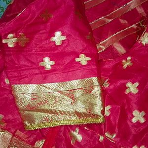 Saree With Blouse For Parties Or Wedding