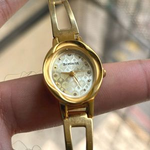 Sonata Pankh Analog Champagne Dial Women's Watch