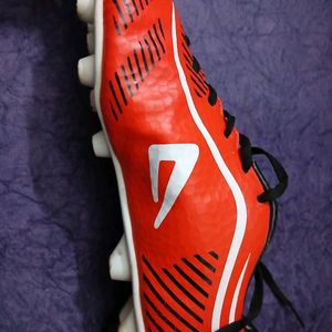 Welling To Sell Football Shoes