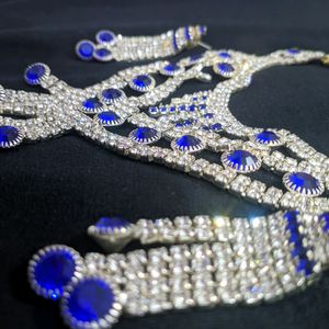 Glittery Set Of Neckpiece And Earpiece