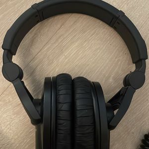 Senhiser Over Ear Profesional headphone HD 280 Pro