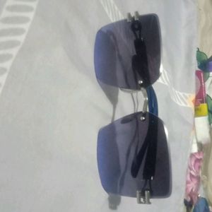 A Sunglass With Uv Protection