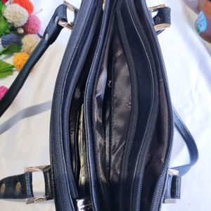 Black mochi Handbag