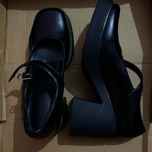 Aesthetic Black Wedges