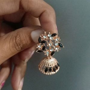 Rose Gold Jhumkas That Suits Any Ethnic Wear