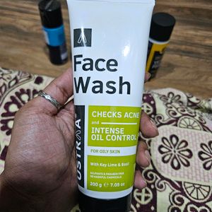 Ustraa Face Wash