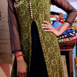 price dropped....😊stylish dress for mehndi function ♥️this is for 13 to 16 year age girls