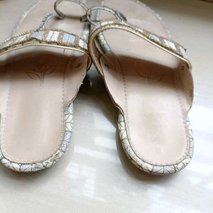 White Kolhapuri Stylish Slippers For Women