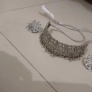 Stylish Chocker Set