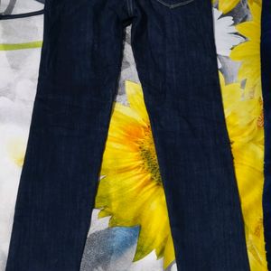 VINTAGE ORIGINAL  Size - 28  GIRLISH BLUE JEANS❣️