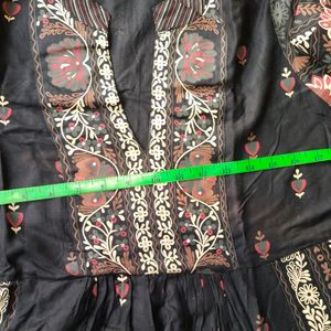 Women Nyra Kut Kurti Pant Set