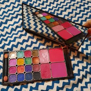 3 in 1 Multicolour Eyeshadow  Kit