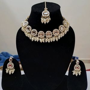 Beautiful Necklace Set With Earrings And Mang Tika