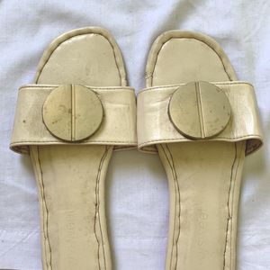 Flats/sandals