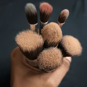 8 Makeup Brushes