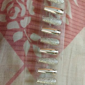 Glittery White 🤍 Artificial Nail Art