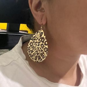 Claire’s Drop Earrings