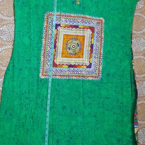 Beautiful Rayon kurti...front is green and back is multicoloured...totally new ...no flaws....not used single time...three quarters sleeves...side cut