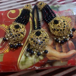 Beautiful Earring With Teeka Set