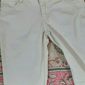 WHITE JEAN  (TOTALLY NEW ) Waist Size -28