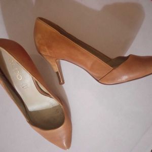 Aldo Solid Tan Pumps/heels