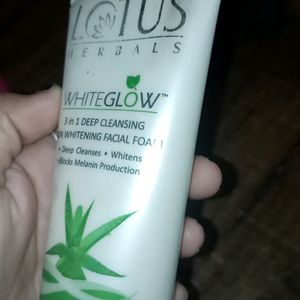 Lotus Herbal Facewash For All Skin Type