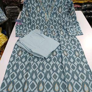 New Unused Vneck Kurti Pant Set