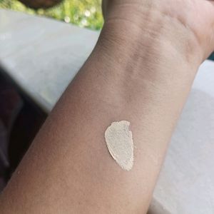 Makeup Revolution Super Dewy Tinted Moisturizer