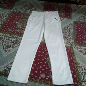 white jegging /pant