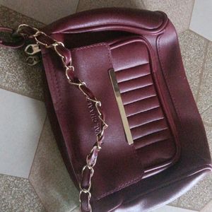 MAROON WITH GOLDEN BORDERED SLING BAG!!!! ❤️