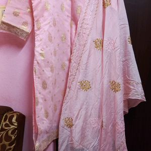 REDUCED OFFER 🤩Pink Pakistani Suit