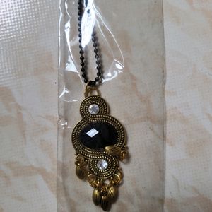 Beautiful Gold And Black Earring With Necklace