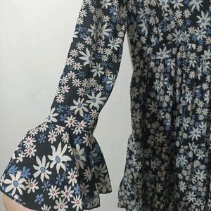 Beautiful Floral Dress 💙🖤🤍