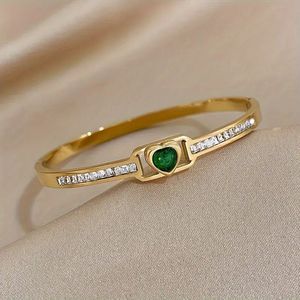 Heart oasis Green Emerald Bangle